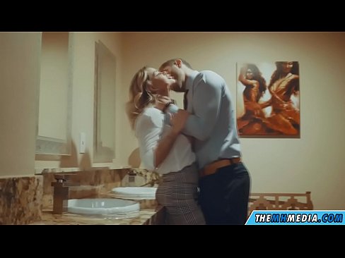 ❤️ کله چې یو ښکلی سپین رنګ تاسو په عامه تشناب کې جذبوي ️❌  مقعد پورن